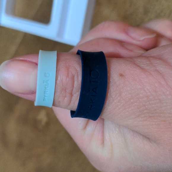 Silicone Wedding Band Set - Picture 6 of 6